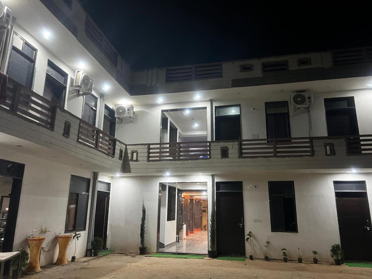 Hotel Shyam Sarover And Restaurant Ringas Dış mekan fotoğraf