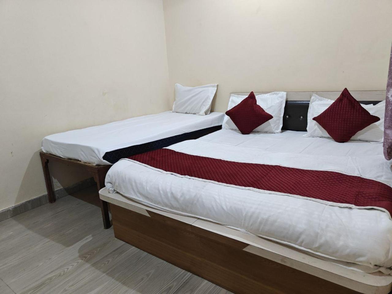 Hotel Shyam Sarover And Restaurant Ringas Dış mekan fotoğraf